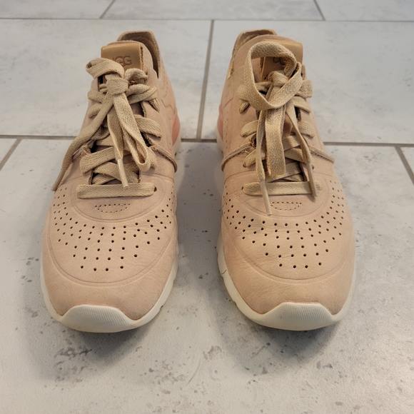 Like New Ugg Tye Trainer - Picture 4 of 10